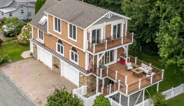 3-bedroom house in peaceful Narragansett - Walk to Beach!