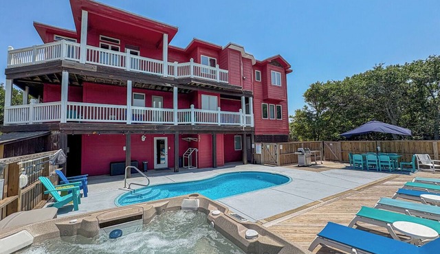 3 PALMS - 7 Bed, 6.1 Bath dog friendly w/pool, hot tub, game room and elevator!