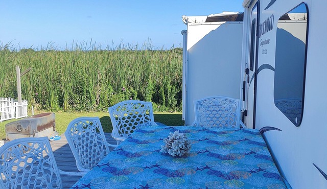 35 ft RV, large deck, intercoastal sunset, campground across street from ocean