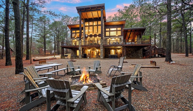 4 Bedroom 3.5 Bath-Pickleball/Basketball Court, Game Room, Hot Tub & Playground