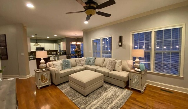 4 bedrooms, playground, trails, Furniture market, Wyndham, Coliseum