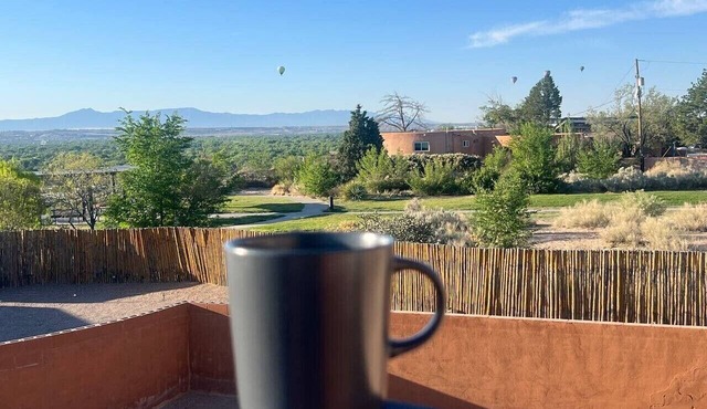 4BR Retreat w/gated parking Near Old Town