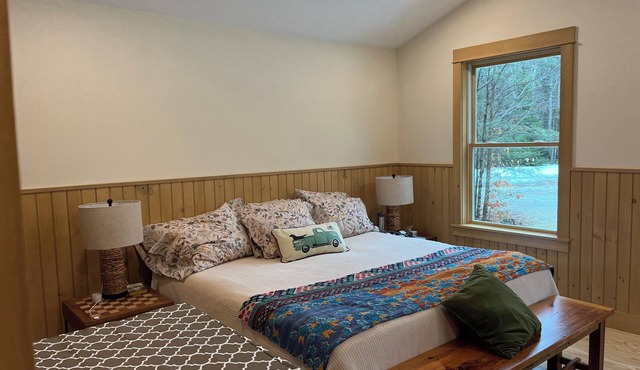 6/20-7/20/26 4-bedroom house 100 yards from the lake in a quiet community.