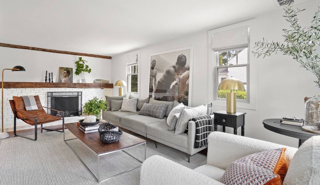 A Modern Antique Home - steps to Dock Square and harbor