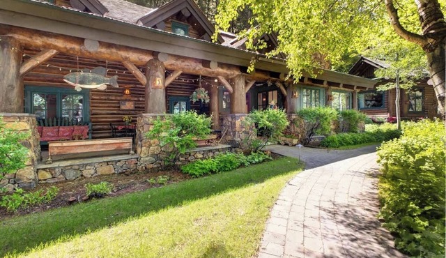 Abode at Silvertip, estate with 4 cabins, fishing