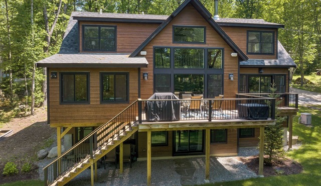 Adirondack style in Suissevale sleeps 10 just a short drive to the beach