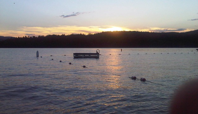 All Season Waterfront spacious 2 br condo on Newfound Laken