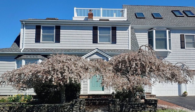 August 20-23 weekend OPEN. Walk to beach, Huge deck , roof-deck