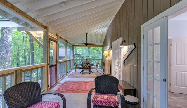 August dates available/screen porch & fire pit /close to Downtown/Pets ok