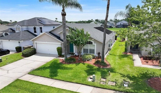 Beautiful 4BR Villa with private pool & Lake view close to Disney and Universal