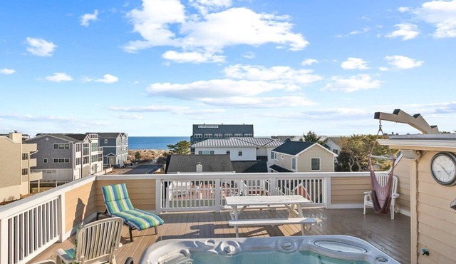 Beautiful Ocean Block home with fantastic views and a Hot Tub!