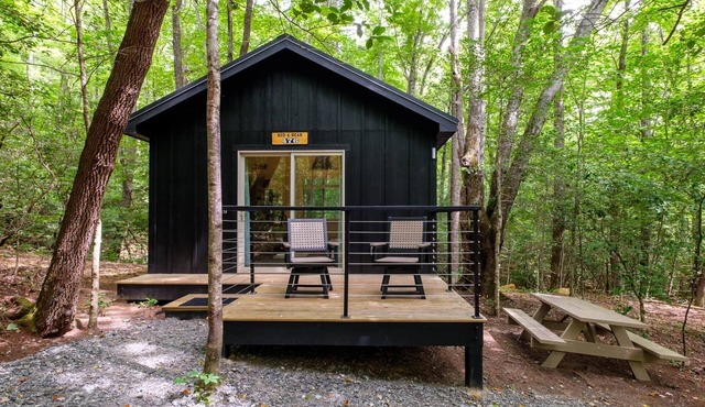 Bed & Bear - Couples Glamping Cabin