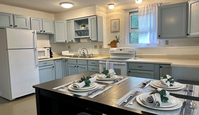 “Below Deck” at Ferry Beach - 2 bedroom apartment steps from the beach!