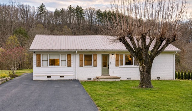 Blessed Creek Retreat - Near Downtown Sylva + WCU + Smoky Mountains