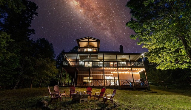 Blue Ridge Mountain Cabin, Hot Tub and Pool Table!