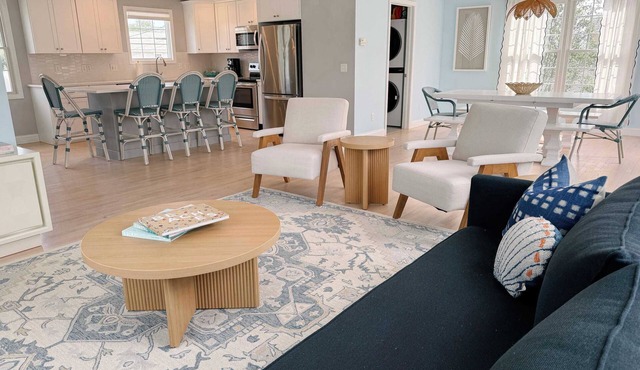 Bonnet Beach Bungalow, 5bd, Deck, BBQ, Walk to Beach