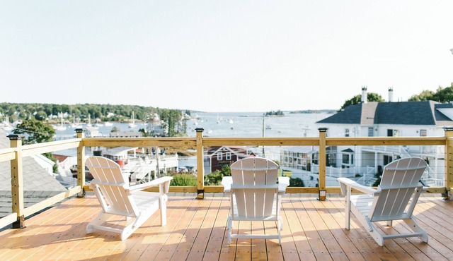 Boothbay Harbor Greenleaf Inn - 2 Story Owners Villa, Private Kitchen, Sky deck!
