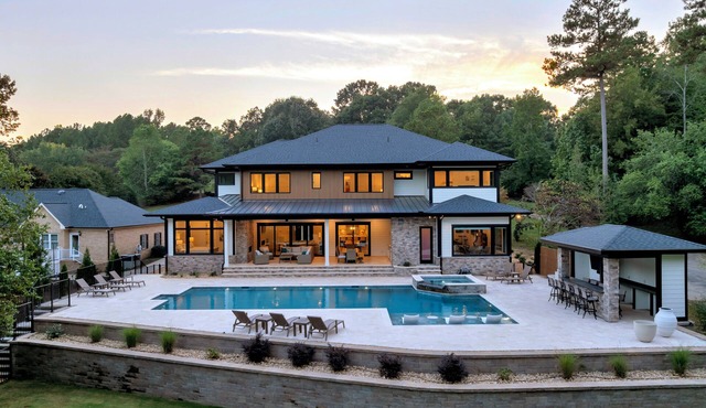 Brand New Built Luxury Lakefront Getaway Friday Check-In/Check-Out Summer Season