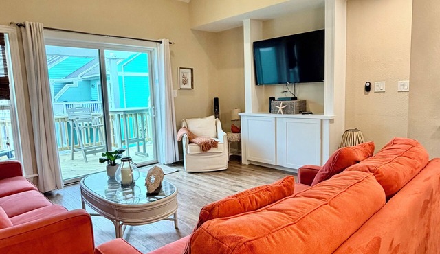 Break Time 3 BR, 3.5 Bath, Mini-Waterpark, Pool, Gym, Linens Provided, Sleeps 7