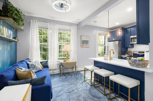 Bright 2BR Retreat Walk to PATH NYC Access