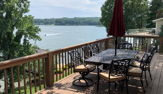 Bright, Beautiful Smith Mountain Lakefront, Full Amenities & Perfect Location! in Moneta