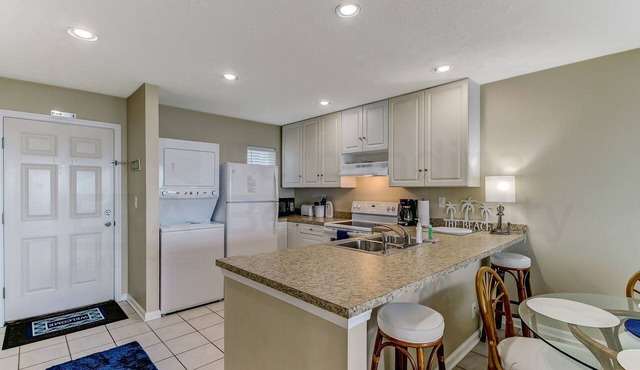 Bring your dog to this peaceful Scenic Oceanfront Condo and Close to parks.