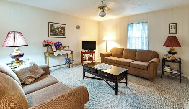 Bring Your Pets! Walkable Retreat in Manchester