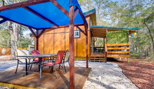 Cabin w/Deck & Fire Pit: 2 Mi to Holden Beach!