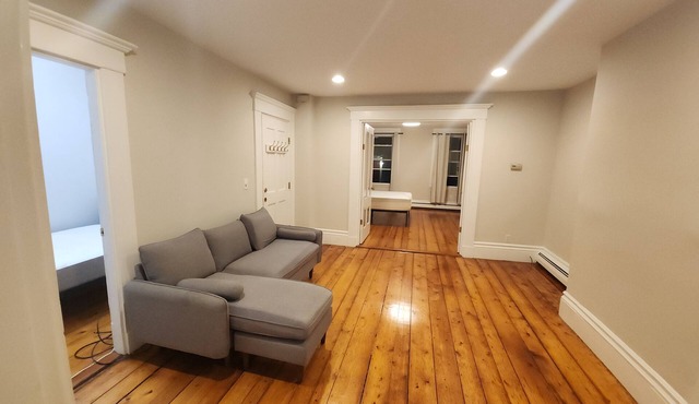 Charming 2-bedroom apartment with AC, in Historic Bunker Hill area of Boston.