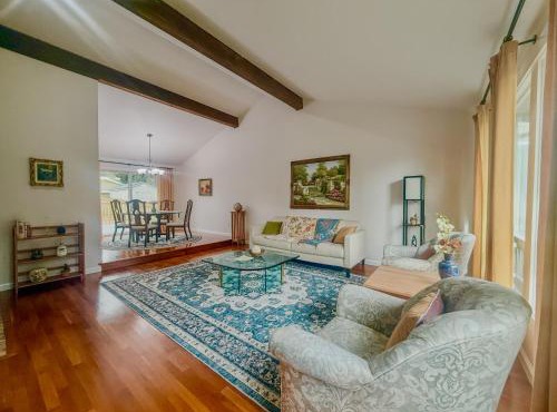 Charming 3-Bedroom House in Lake Forest Park