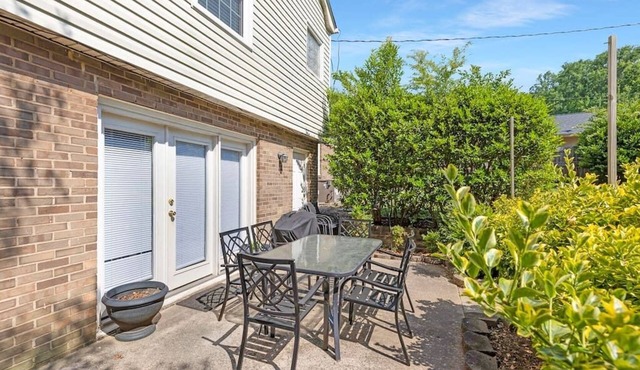 Charming SouthPark home, fenced-in yard