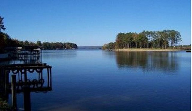 Charming Waterfront Property on Beautiful Weiss Lake! in Centre