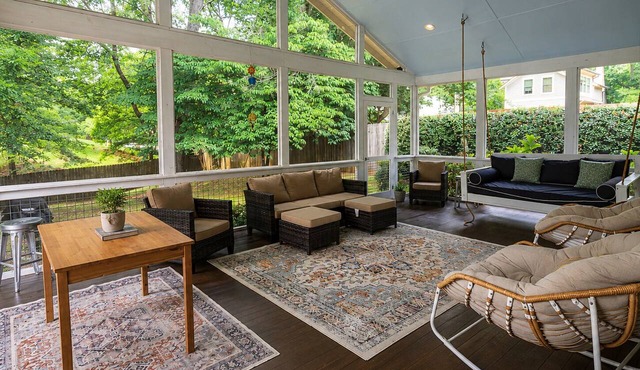 Charming Westside Bungalow w/Spacious Screened Porch