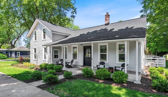 Chestnut Estate: 2 Homes · Hot Tub + Fire Pit