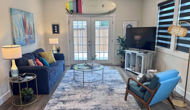 Coastal Cozy Cottage-near UNCW, Wrightsville Bch, Downtown & the ILM airport.
