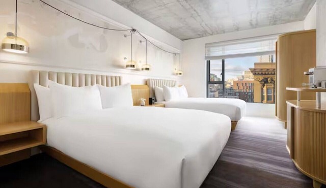 Comfortable Room Delight in Downtown SF Charm – Perfect for Art Aficionados