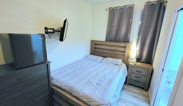 Continental private bedroom/bathroom Rm3