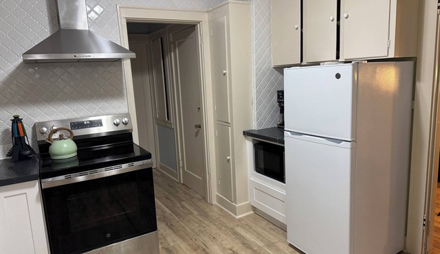 Convenient location beautiful 2-bedroom house in North Seattle