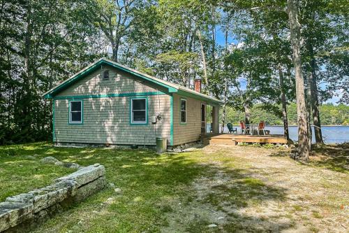 Cozy lakefront cabin with amazing views, deck, firepit, & water access