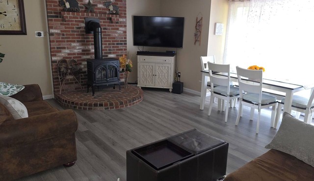 Cozy Newly Renovated 3BR Madison Condo Pool + Tennis White Mountains Getaway