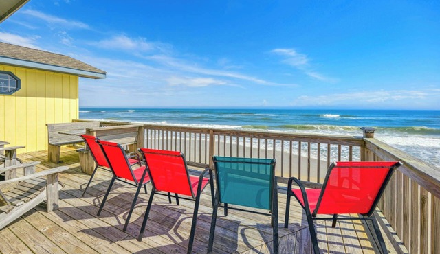 Cozy Oceanfront Cottage w/Books, Games, TVs, Stunning Views. Right on the Beach