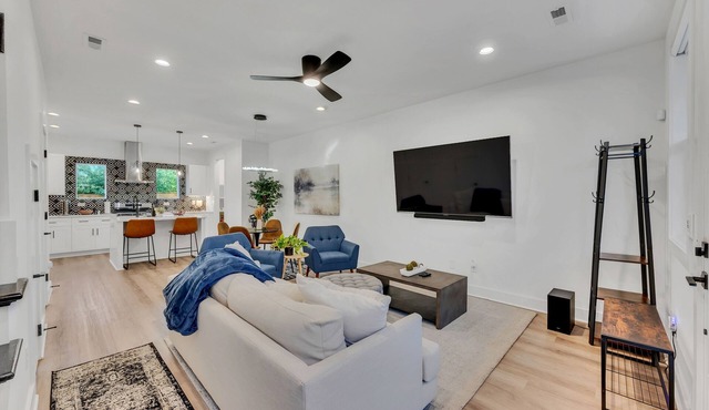 Cozy Townhome in Charming East Nashville with 2 Master Suites, Private Bathrooms