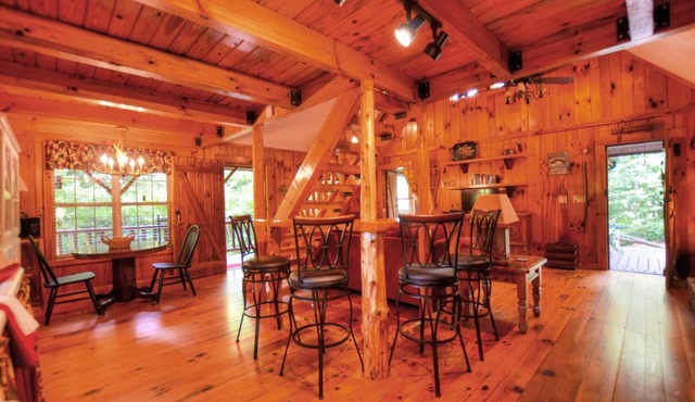 Cute On The Creek 1 Bedroom Cabin by Redawning