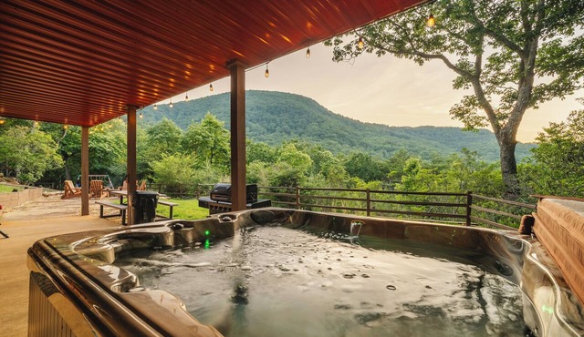 Deer Lodge Helen | Sauna, Views, Games