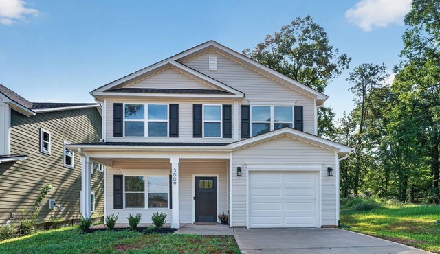 Delightful 4-bedroom house with AC in charming Charlotte