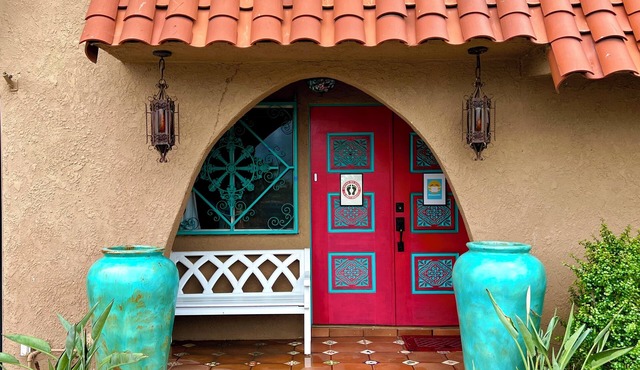 Disney's "Casa de Encanto" - Short Walk to Disney with Central A/C, Pool & Spa!