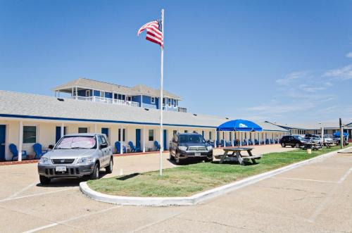 Dolphin Oceanfront Motel - Nags Head