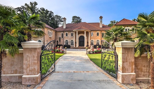 Dream Mansion 10 BR + Pool/Hot Tub near DT Atlanta Long Term Rental