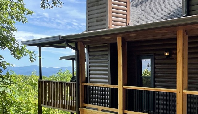 Eagles View- Mount Yonah Cabin, Stunning Mtn Views, Pool Table and Fireplace