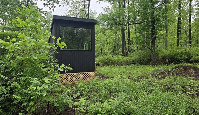 Eastern Redbud: Escape to a Cozy Woodland Tiny Home and a Peaceful Forest Retreat Perfect for Two in Pennsylvania